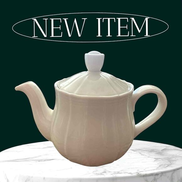 Vintage Royal Doulton Fine China HALLMARK 1992 White Teapot with Lid ENGLAND EUC